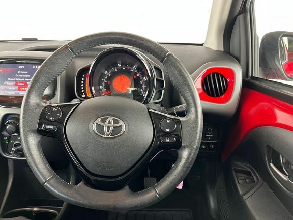 Toyota Aygo X X-play Red #10
