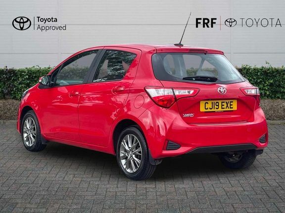 Toyota Yaris 1.5 Vvt-i Icon Euro 6 Red #4