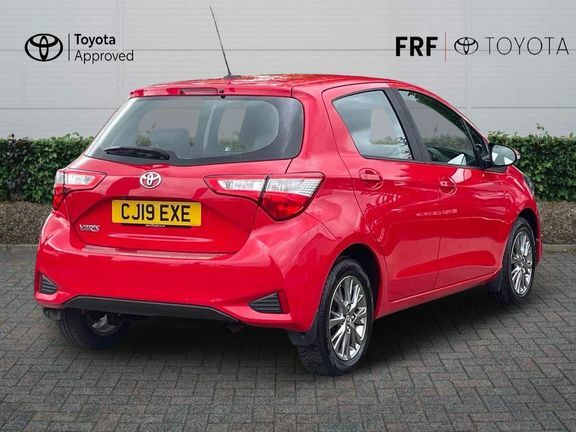 Toyota Yaris 1.5 Vvt-i Icon Euro 6 Red #2