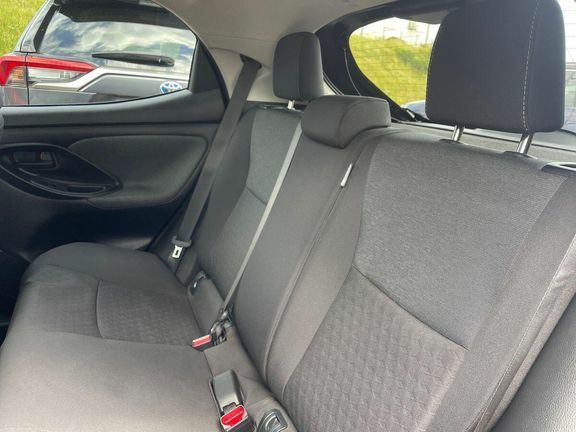 Toyota Yaris Icon  #15