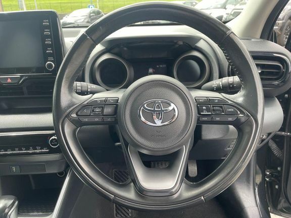 Toyota Yaris Icon  #10