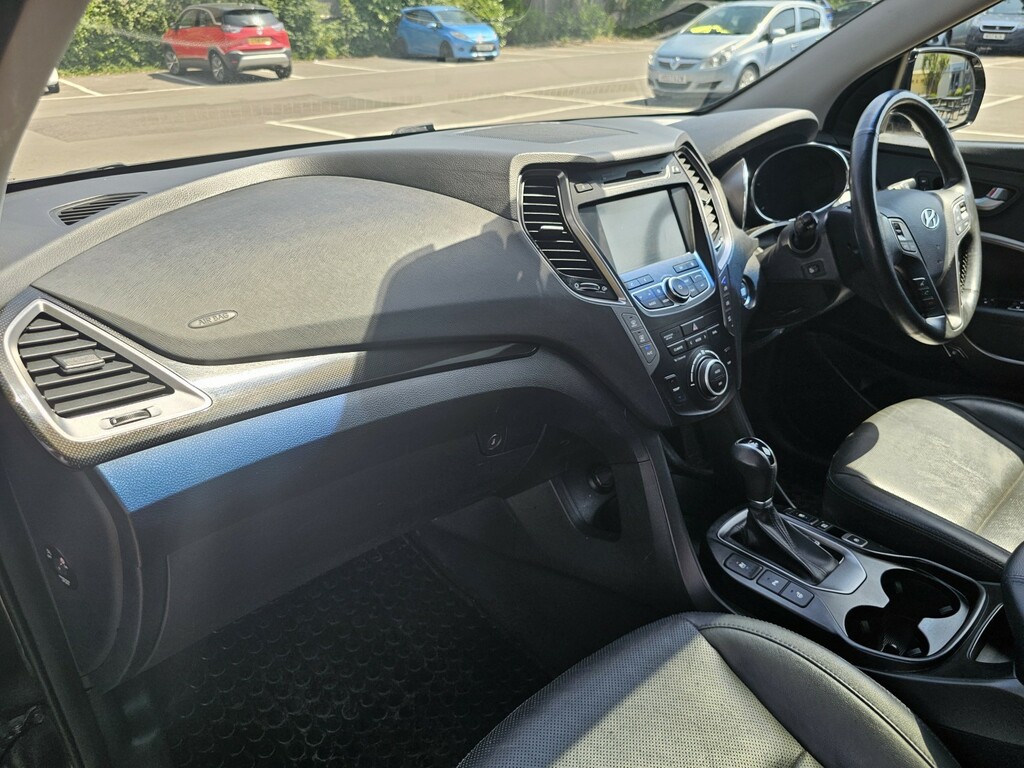 Hyundai Santa Fe  White #17