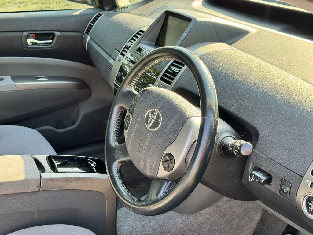 Toyota Prius Hatchback Black #10