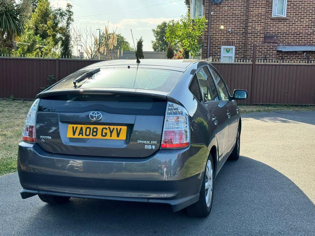 Toyota Prius 1.5 T3 Cvt Grey #2
