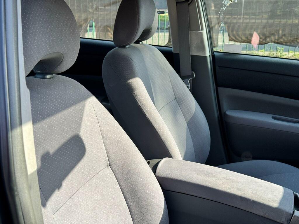 Toyota Prius Hatchback Black #11