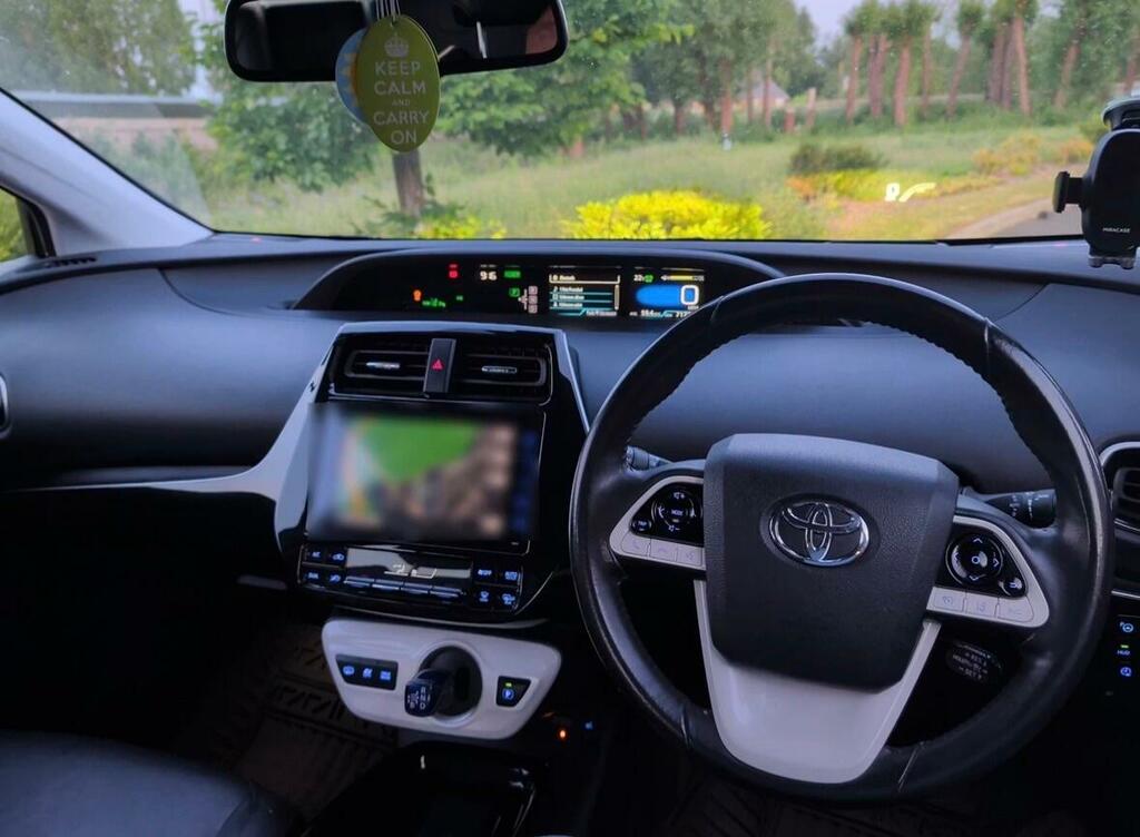 Toyota Prius Hatchback Black #7