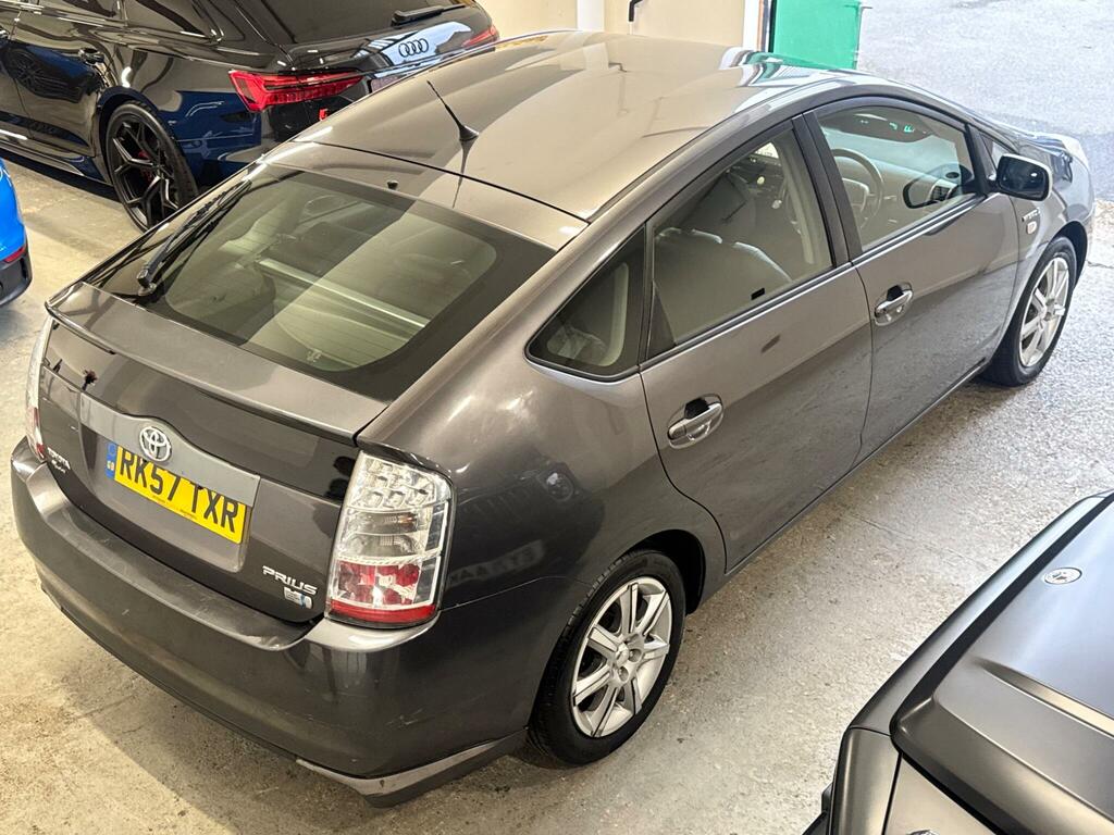 Toyota Prius T Spirit Grey #6