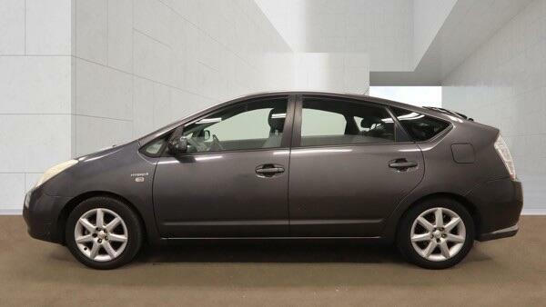 Toyota Prius T Spirit Grey #6