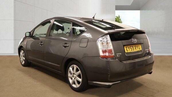 Toyota Prius T Spirit Grey #3