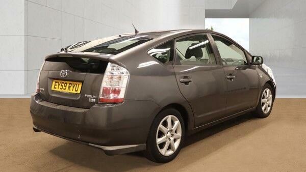 Toyota Prius T Spirit Grey #2