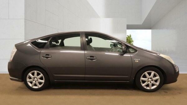 Toyota Prius T Spirit Grey #4