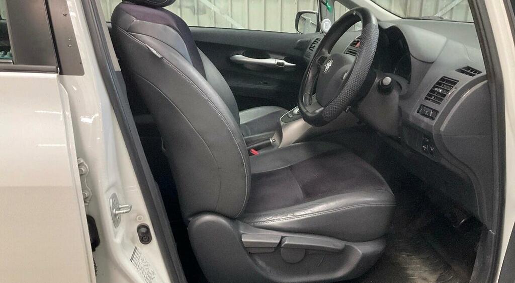 Toyota Auris Black #8