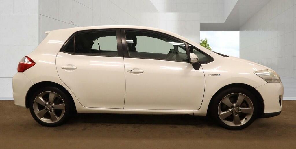Toyota Auris T Spirit White #5