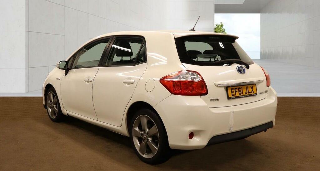 Toyota Auris T Spirit White #4
