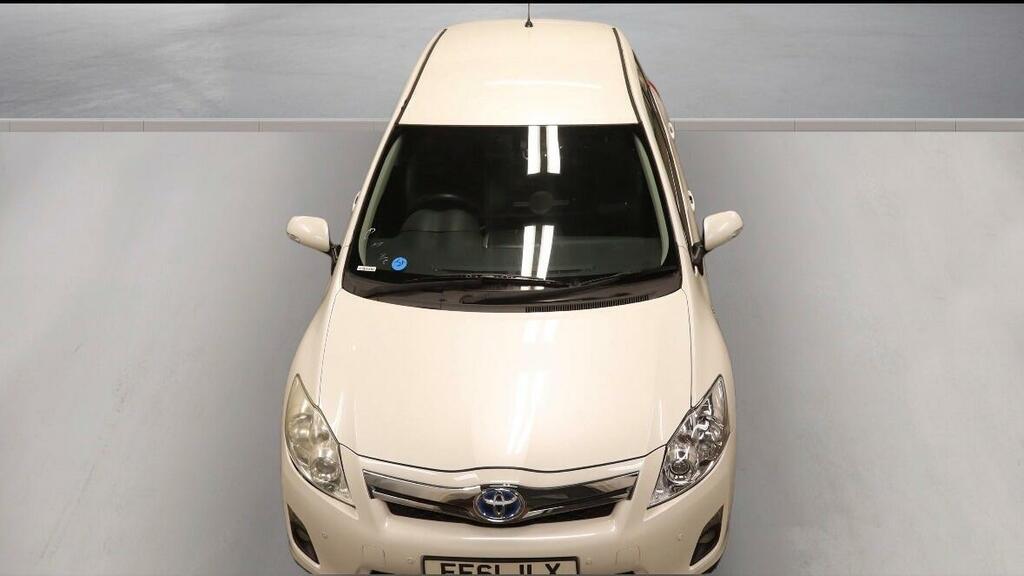 Toyota Auris T Spirit White #6