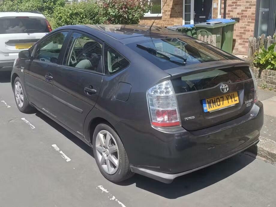 Toyota Prius T Spirit Grey #4
