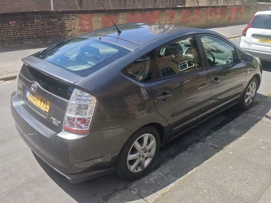 Toyota Prius T Spirit Grey #2
