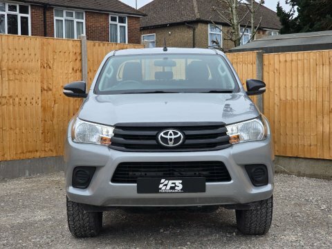 Toyota HILUX 2017 17 2.4 Silver #2