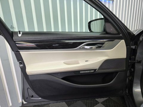 BMW 7 Series Automatic Black #42