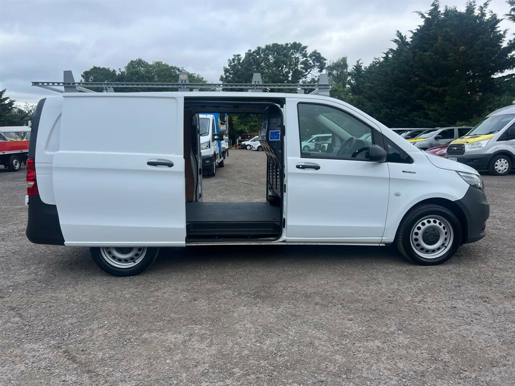 Mercedes-Benz eVito Evito Progressive L2 Grey #3