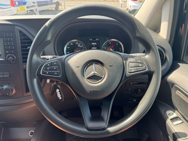 Mercedes-Benz Vito Mpv White #9