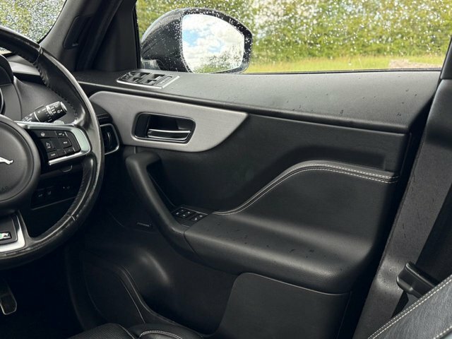 Jaguar F-Pace R-sport Black #57