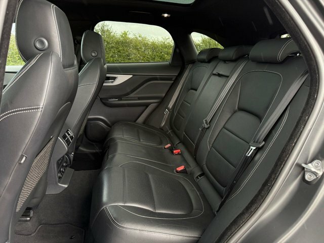 Jaguar F-Pace R-sport Black #37