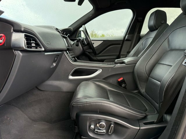 Jaguar F-Pace R-sport Black #40