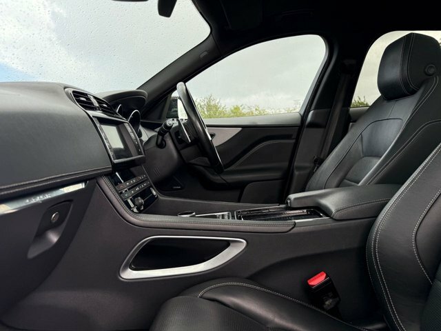 Jaguar F-Pace R-sport Black #41