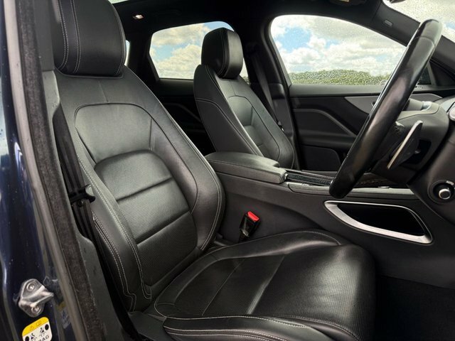 Jaguar F-Pace R-sport Black #35