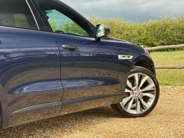 Jaguar F-Pace R-sport Black #31