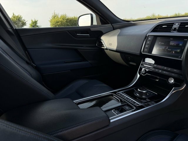 Jaguar XE 2.0 R-sport 198 Bhp Black #37