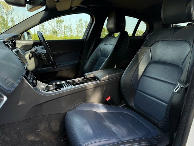Jaguar XE 2.0 R-sport 198 Bhp Black #27