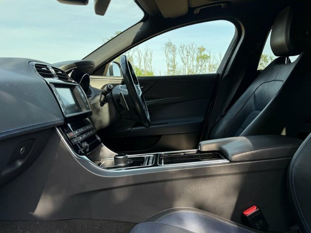 Jaguar XE 2.0 R-sport 198 Bhp Black #32