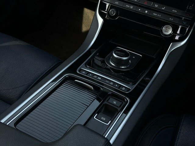 Jaguar XE 2.0 R-sport 198 Bhp Black #42