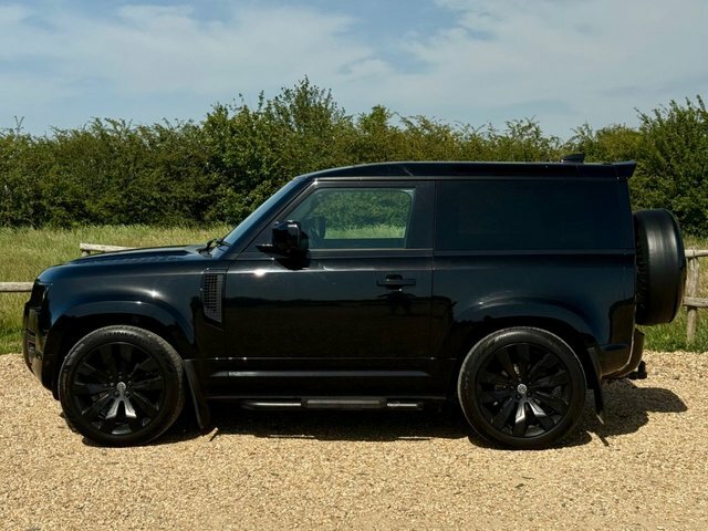 Land Rover Defender 90 Defender First Edition D Mhev Green #35