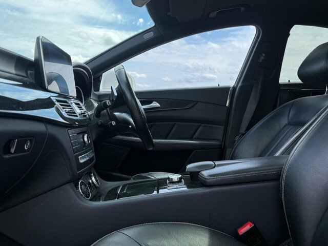 Mercedes-Benz CLS Cls220 Bluetec Amg Line Premium Plus Black #35