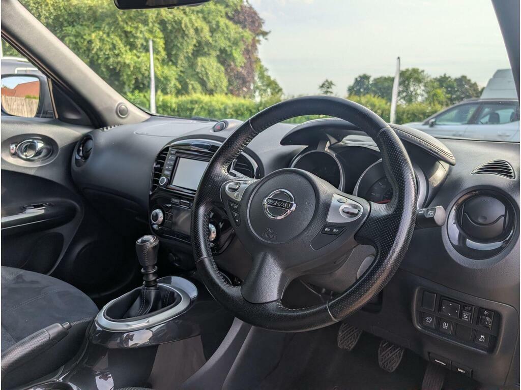 Nissan Juke Red #10