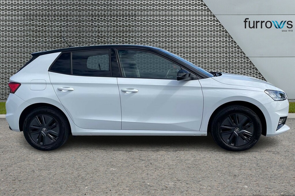 Skoda Fabia 1.0 Tsi Design Edition DX74YVW White #4