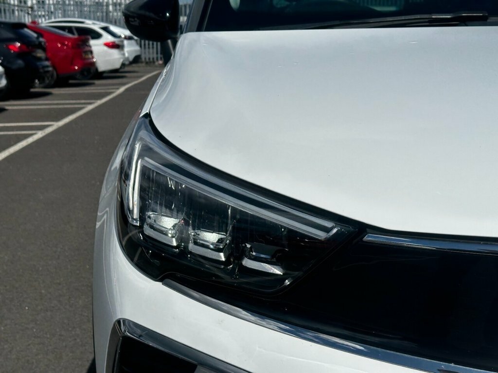 Vauxhall Crossland 1.2L Elite Nav White #4