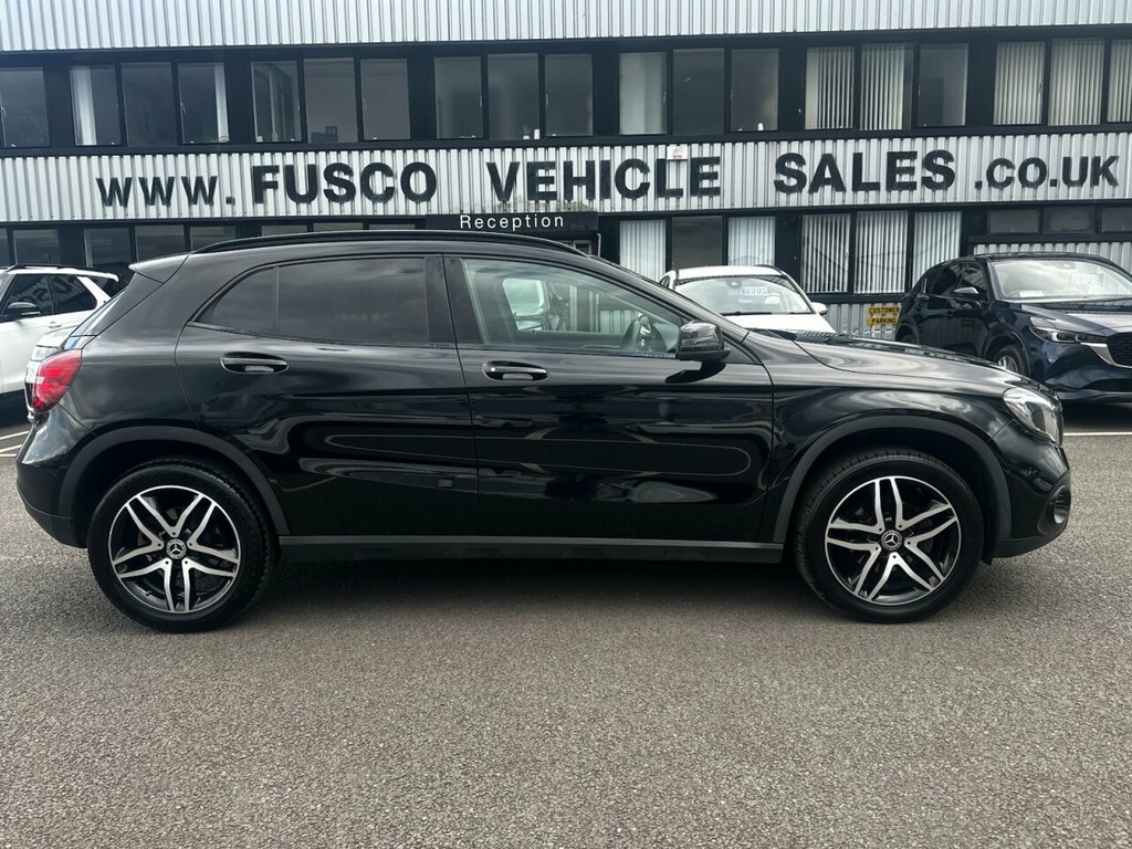 Mercedes-Benz GLA Class 1.6L Urban Edition Black #2