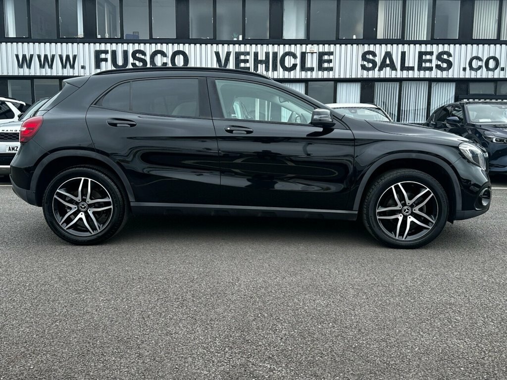 Mercedes-Benz GLA Class 1.6L Urban Edition Black #2