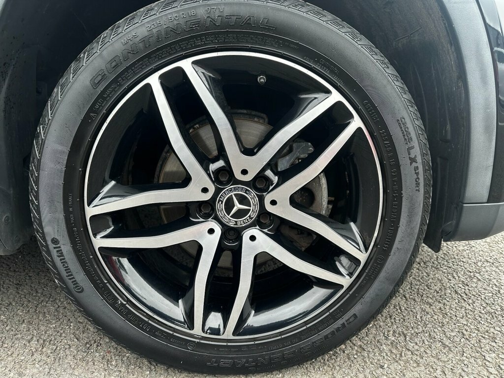 Mercedes-Benz GLA Class 1.6L Urban Edition Black #3