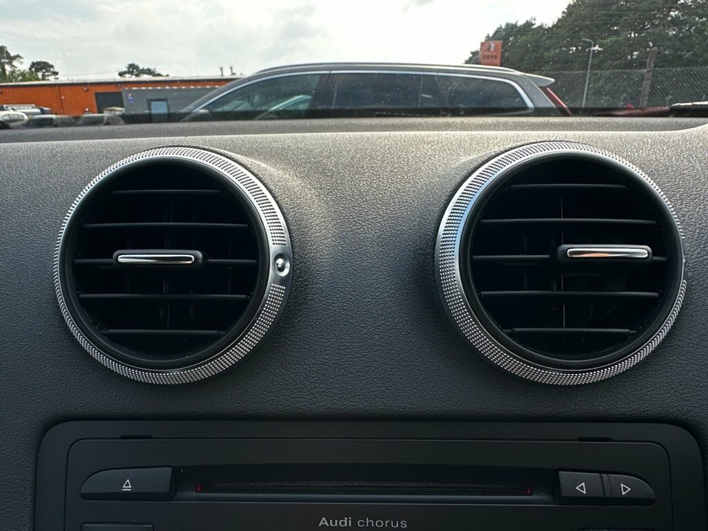 Audi A3 Cabriolet 1.6L Technik White #18