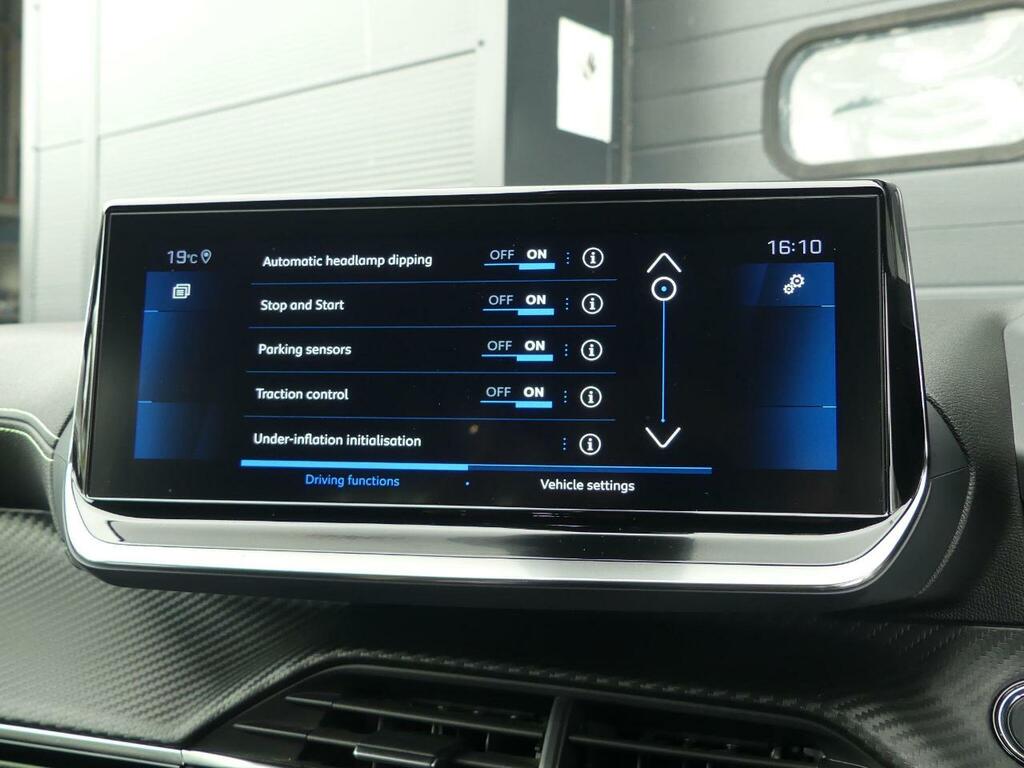 Peugeot 208 1.2 Puretech Active Premium White #21