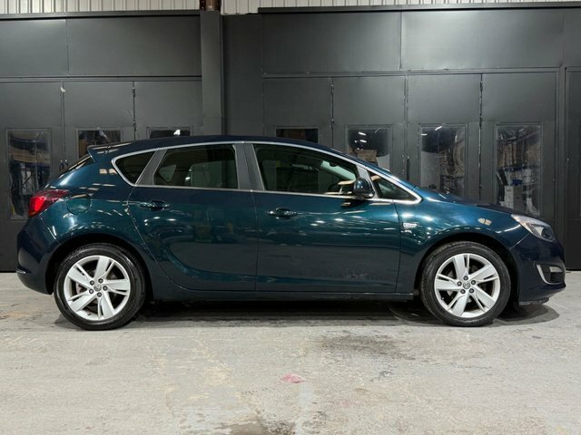 Vauxhall Astra Sri Hatchback Green #3