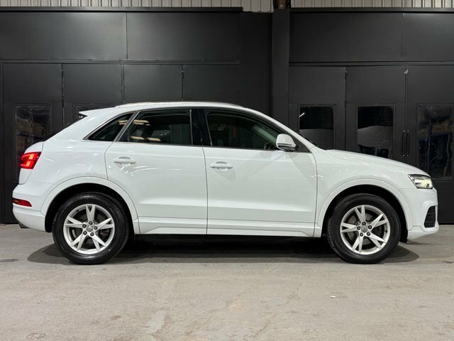 Audi Q3 Tfsi Cod Se Suv White #3