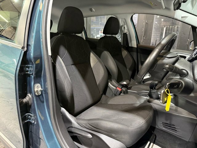 Peugeot 2008 Puretech Active Suv Green #6