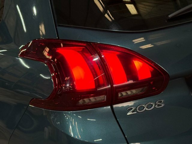 Peugeot 2008 Hatchback Black #20