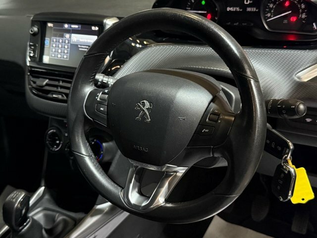 Peugeot 2008 Puretech Active Suv Green #5